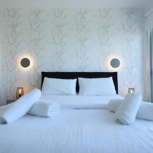  Apartament Lovely Cozy One Bedroom With Pool