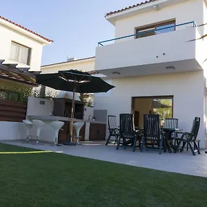 Villa Chara Elizabeth No 2, Protarász